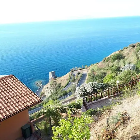 Debora Apartment Piraino